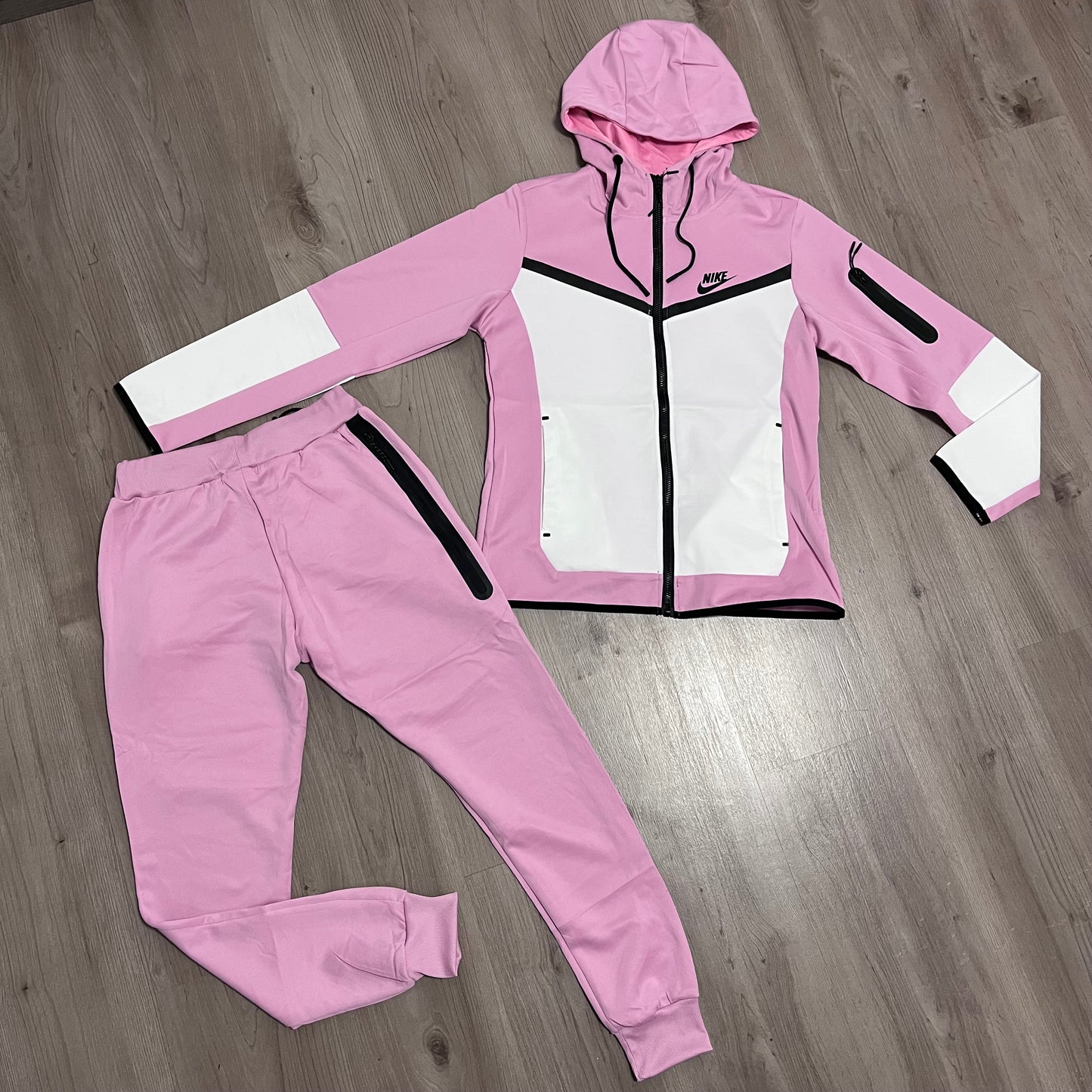 Conjunto NIKE TECH PINK WHITE