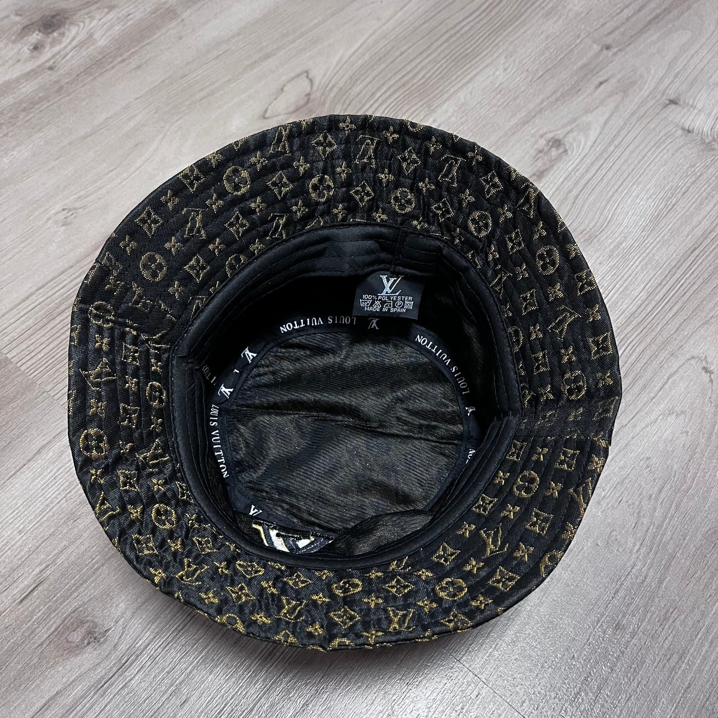 GORRO LV NEGRO/NEGRO/DORADO