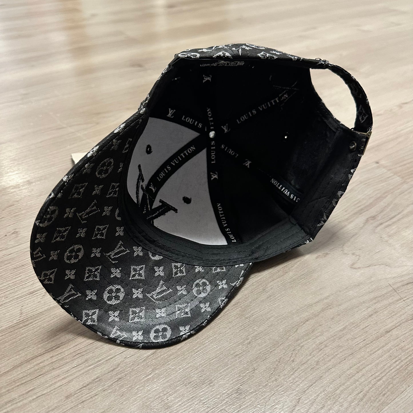 GORRA LV NEGRO/NEGRO