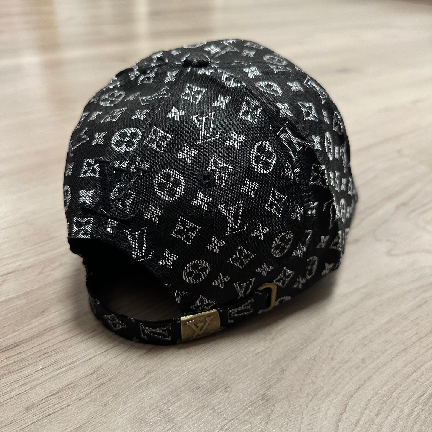 GORRA LV NEGRO/NEGRO