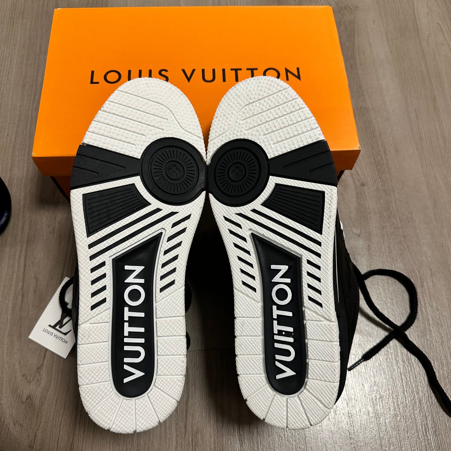 ZAPATILLAS LV