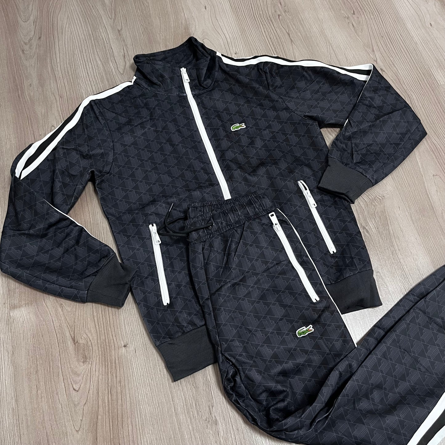 Conjunto LACOSTE ALL BLACK
