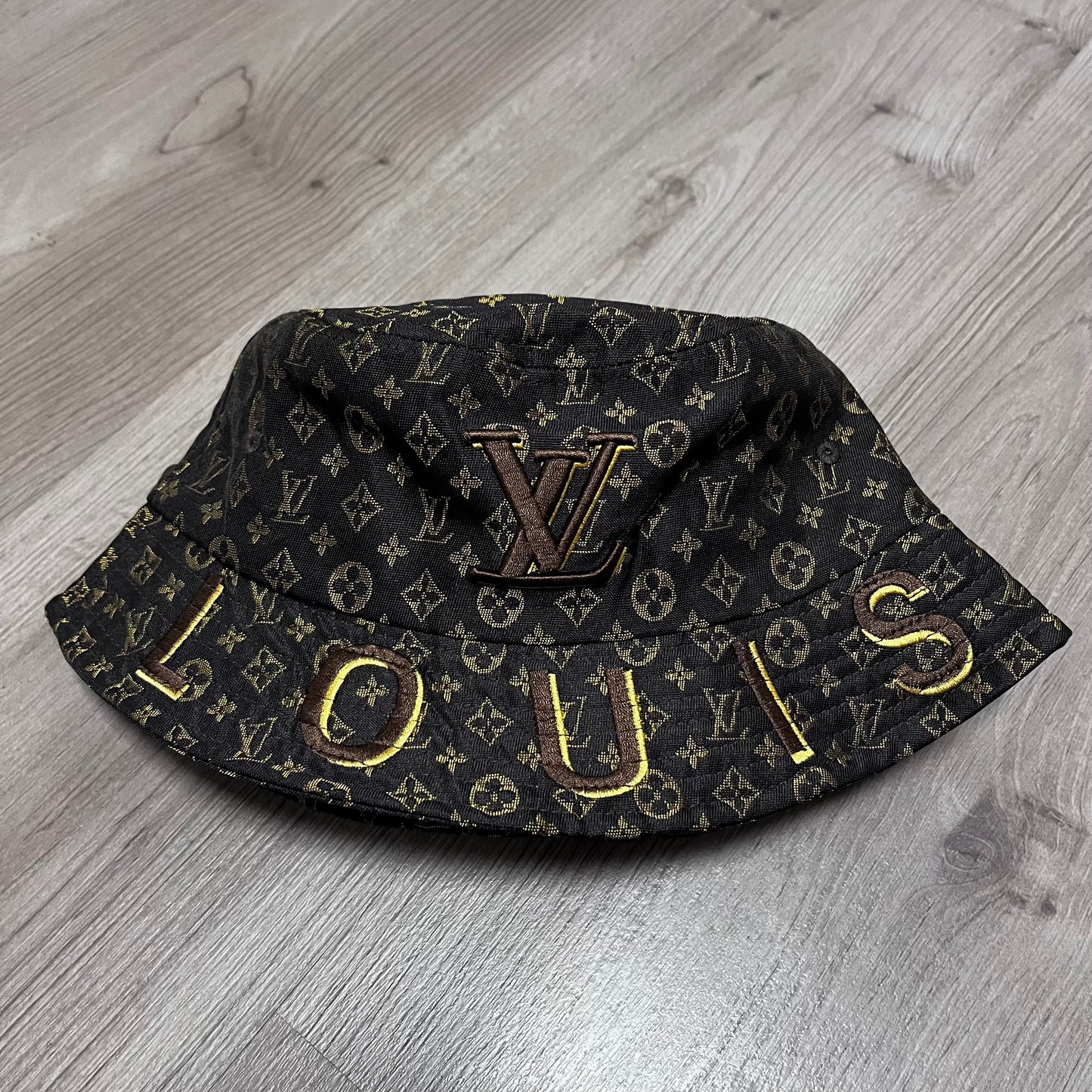 GORRO LV MARRÓN/MARRON/DORADO
