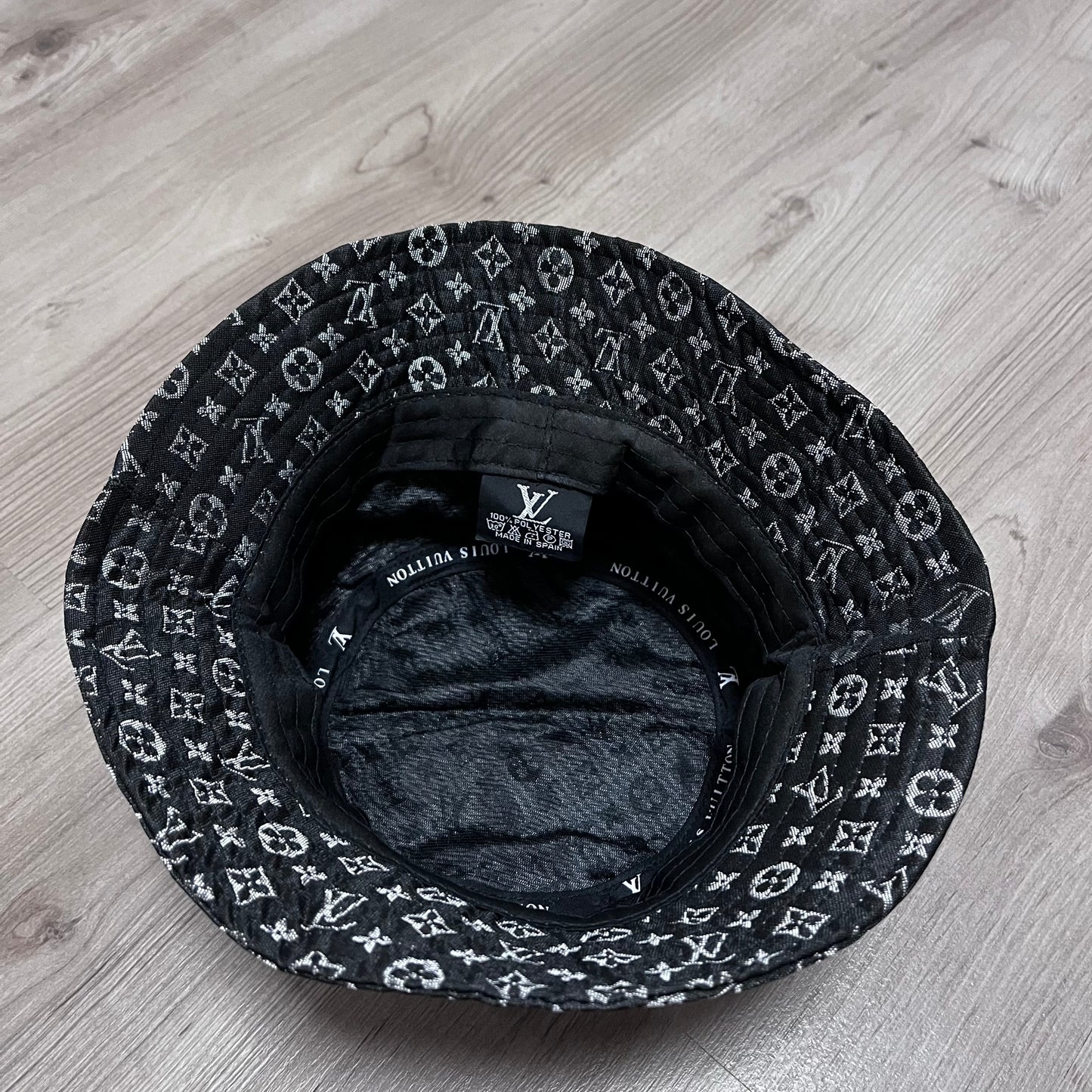 GORRO LV NEGRO/NEGRO/DORADO