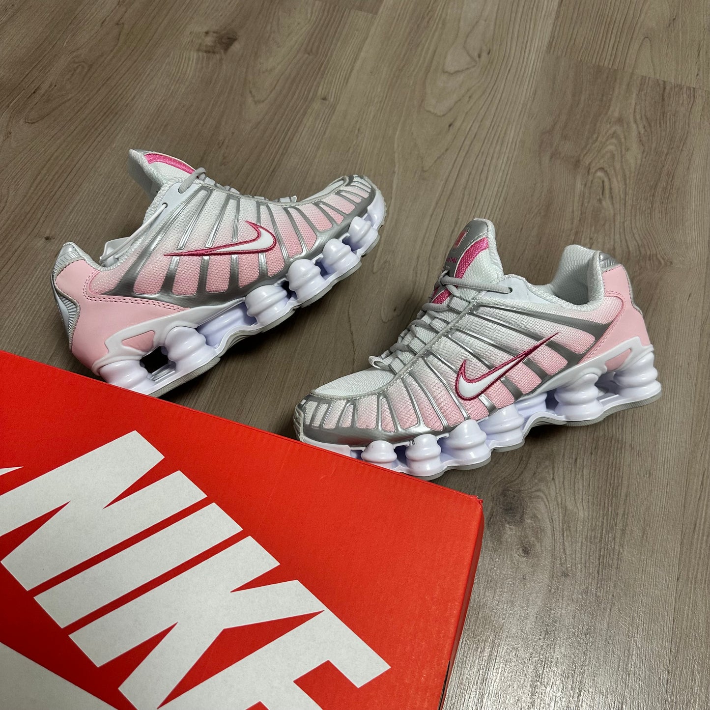 NIKE SHOX