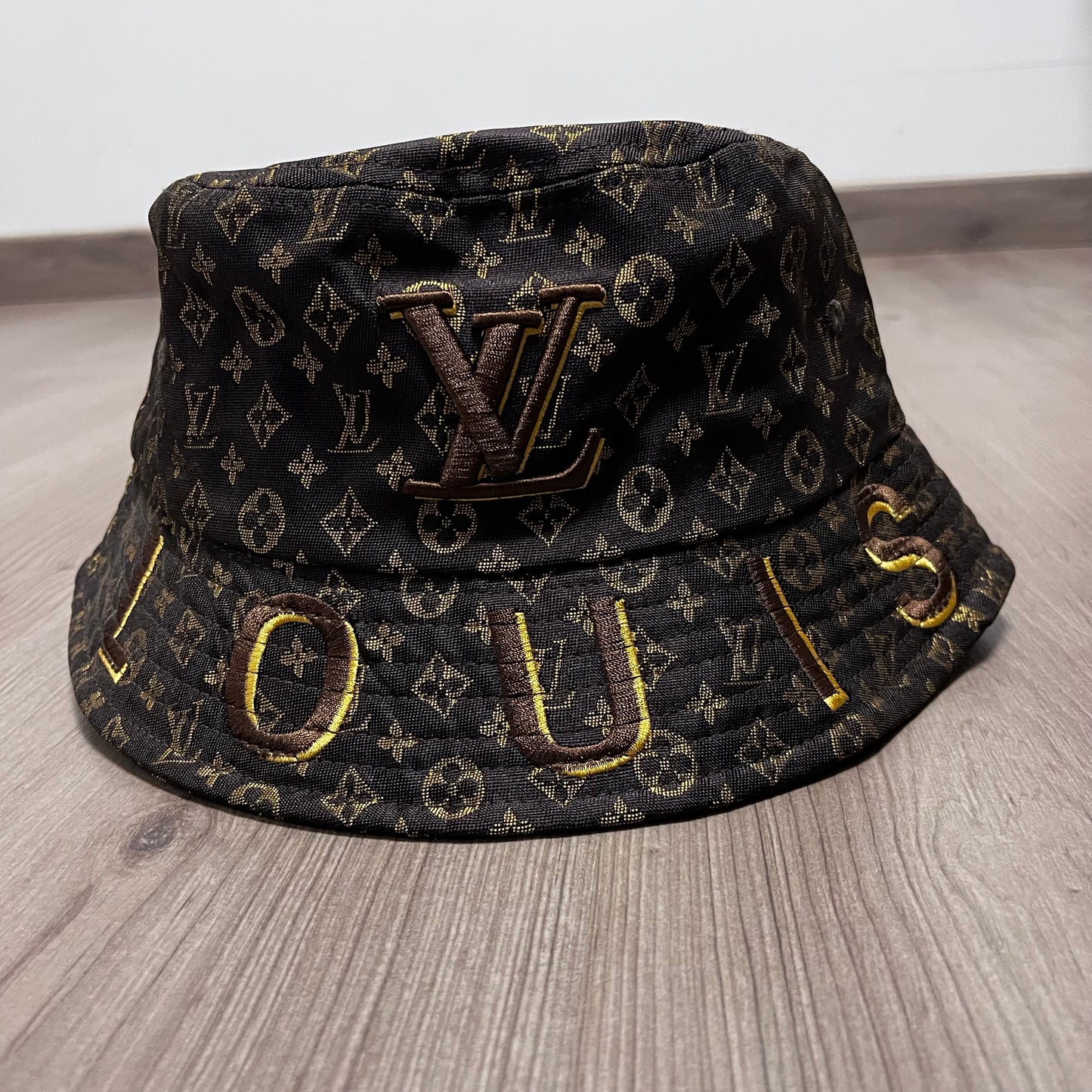 GORRO LV MARRÓN/MARRON/DORADO