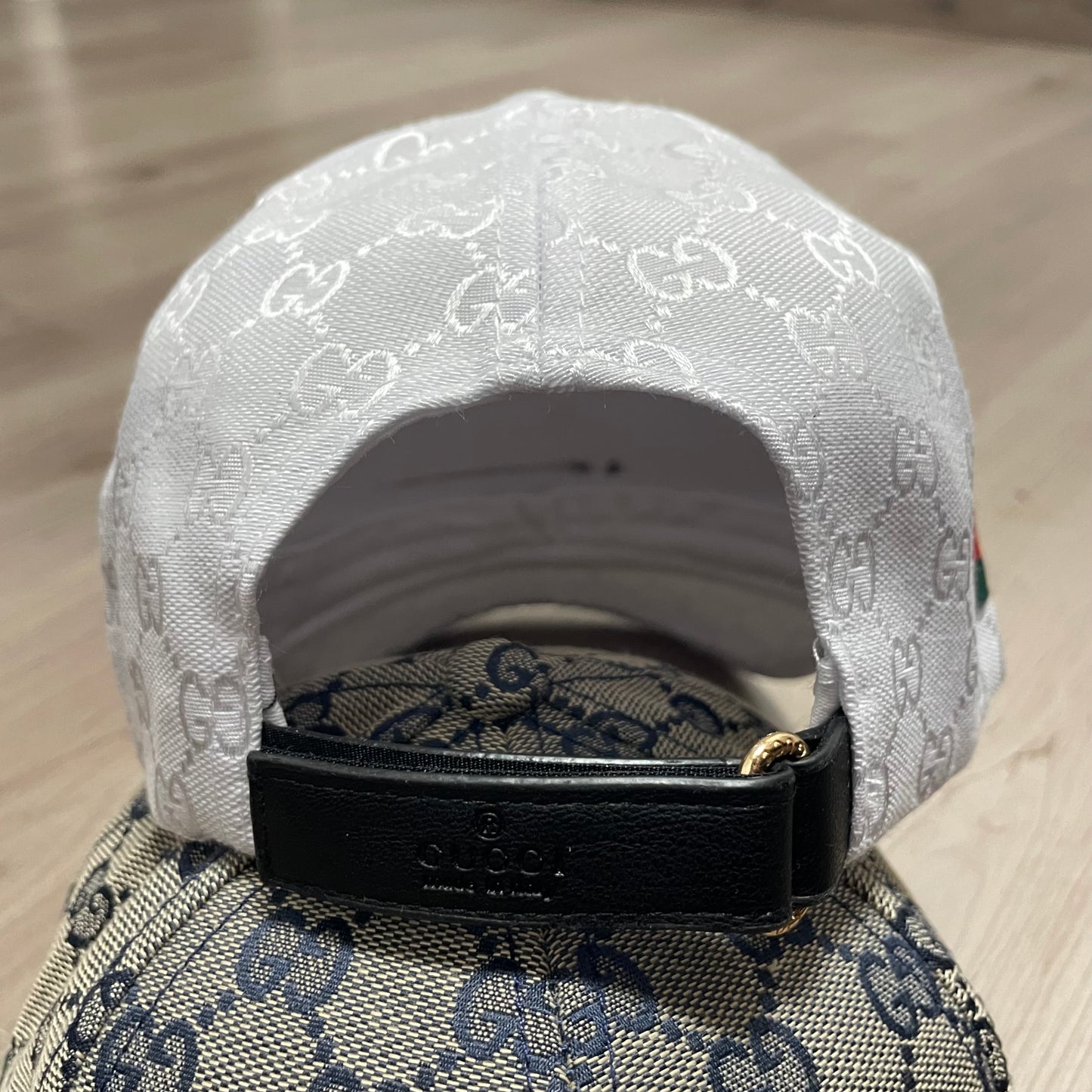 GORRA WHITE GUCC LATERAL