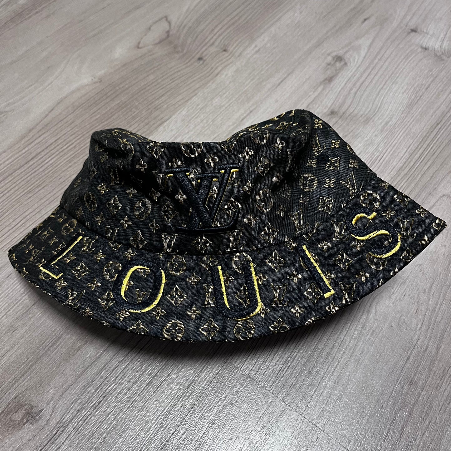 GORRO LV NEGRO/NEGRO/DORADO