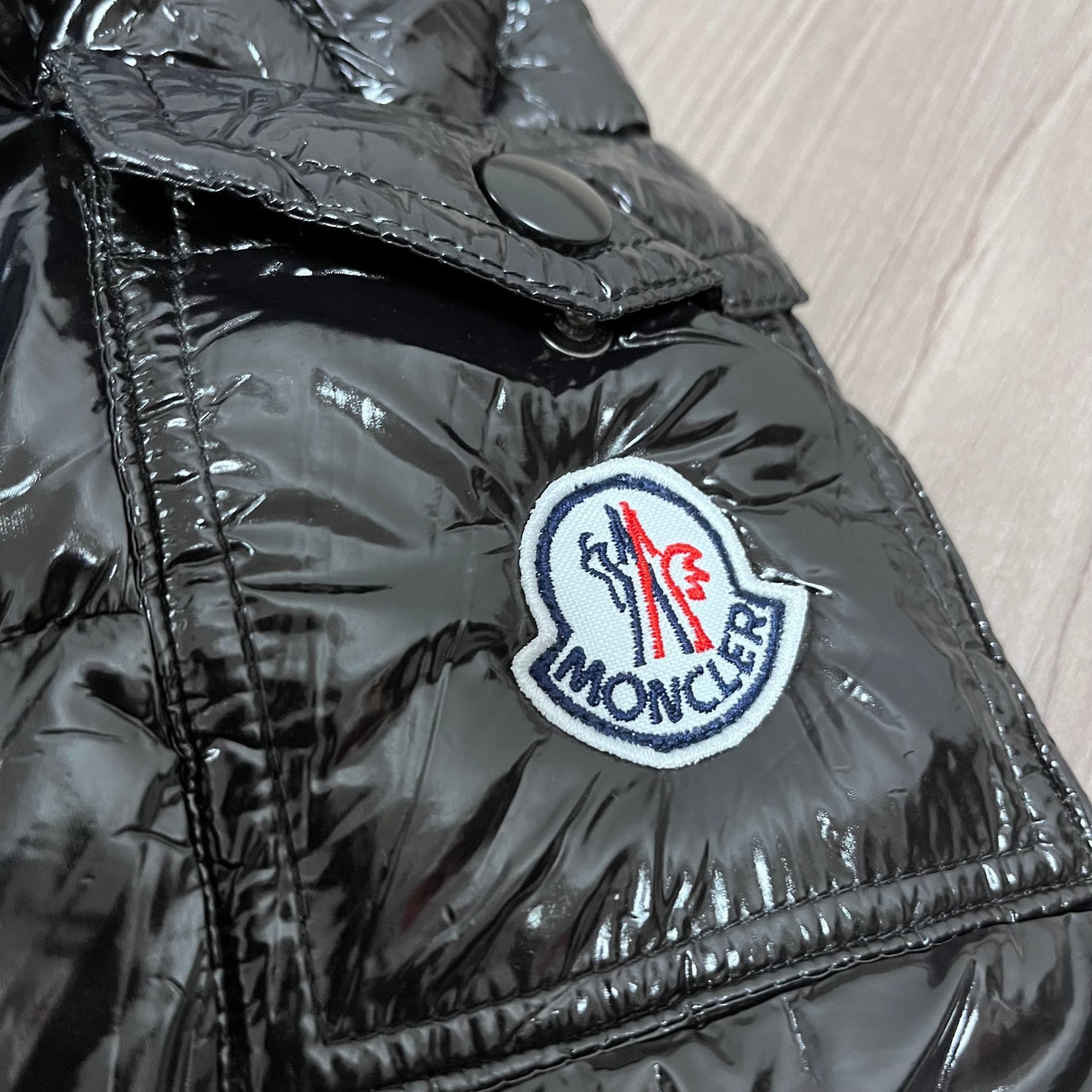 CHAQUETÓN BORDADO ACOLCHADO MONCLER ALL BLACK