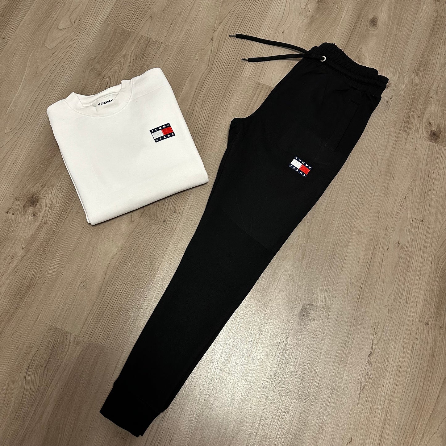 Conjunto largo Tommy Jeans