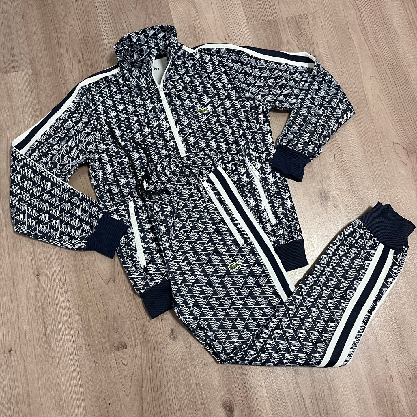 Conjunto LACOSTE AZULMARINO/BLANCO