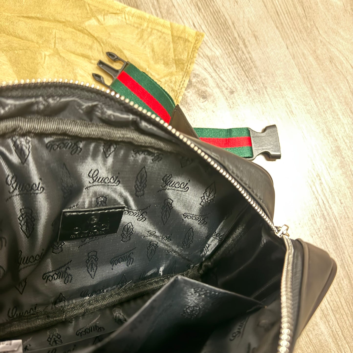 RIÑONERA GUCCI BLACK RELIEVE