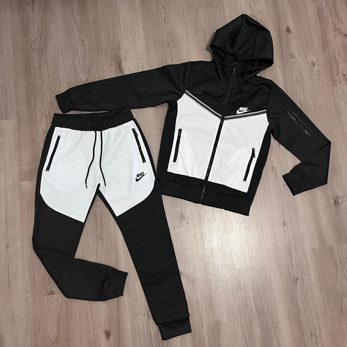 Conjunto NIKE TECH