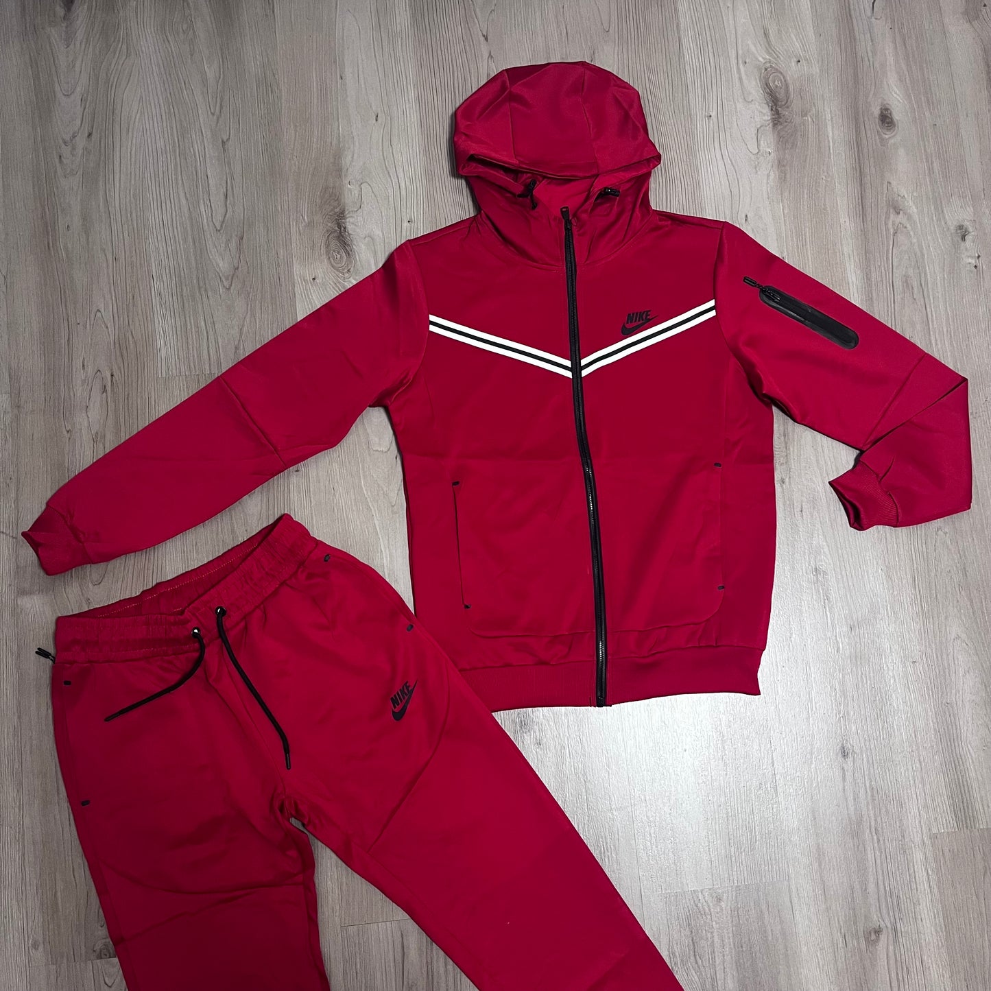 Conjunto TECH GRANATE