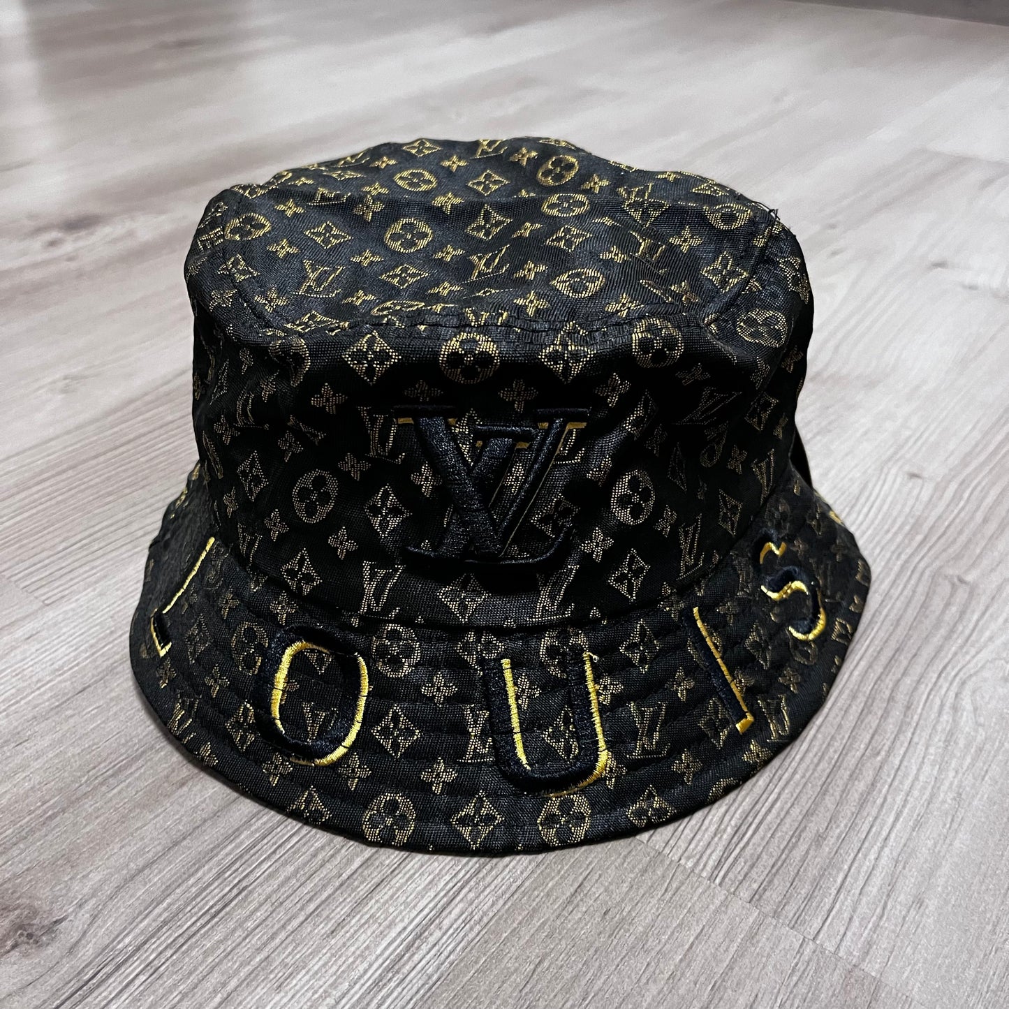 GORRO LV NEGRO/NEGRO/DORADO