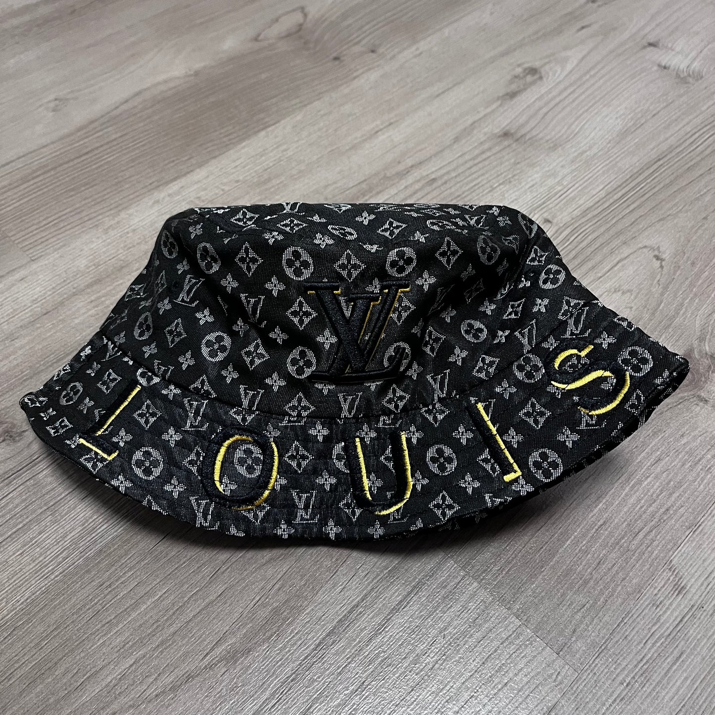 GORRO LV NEGRO/NEGRO/DORADO
