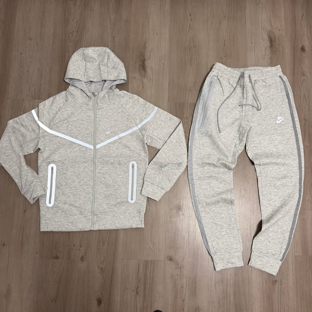 Conjunto NIKE TECH