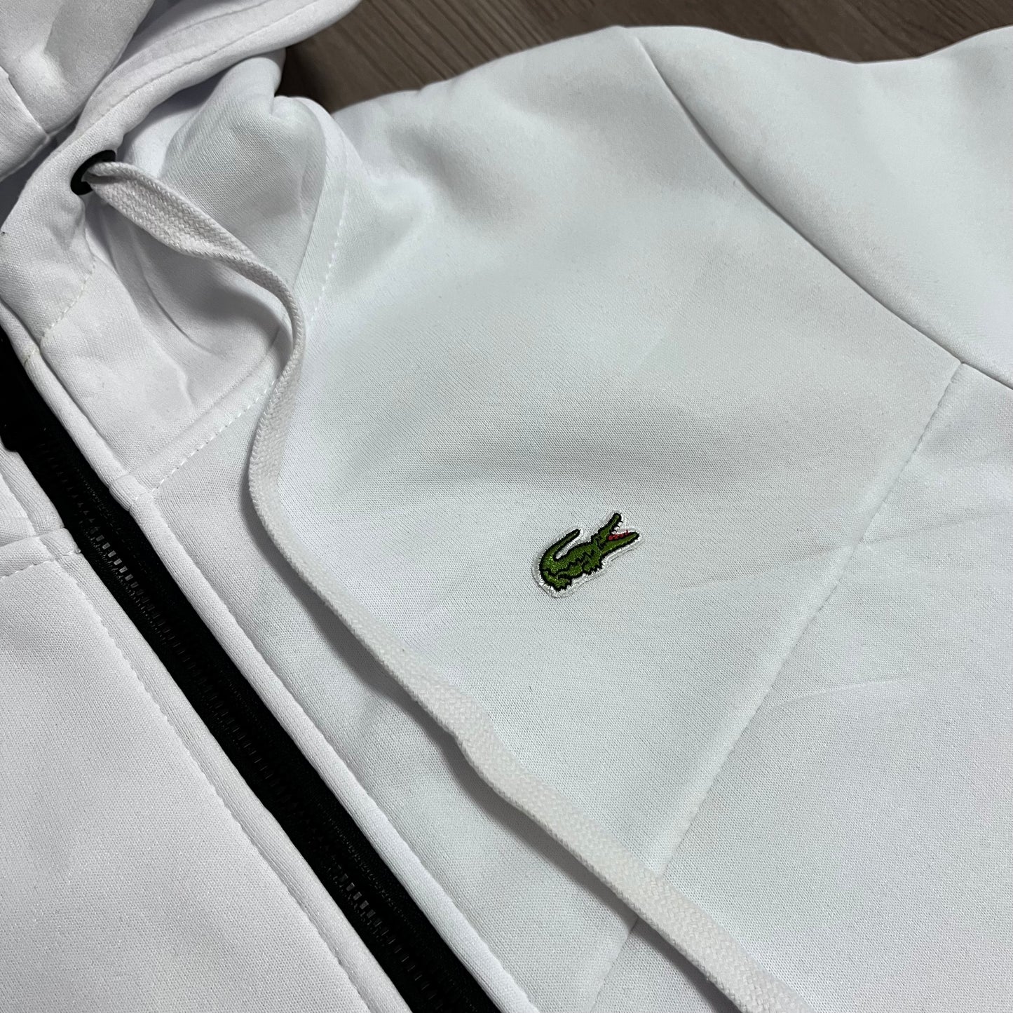 Conjunto LACOSTE ALL WHITE