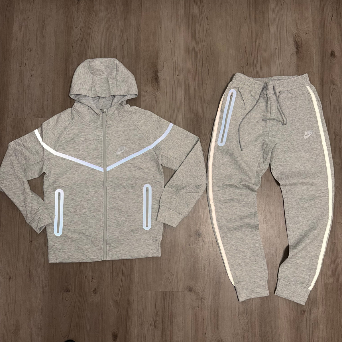 Conjunto NIKE TECH