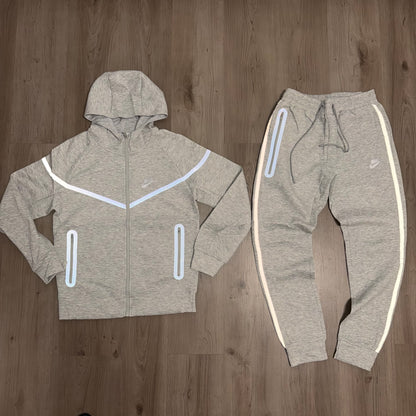 Conjunto NIKE TECH