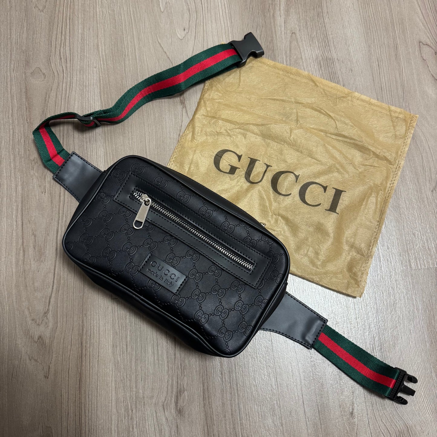 RIÑONERA GUCCI BLACK RELIEVE