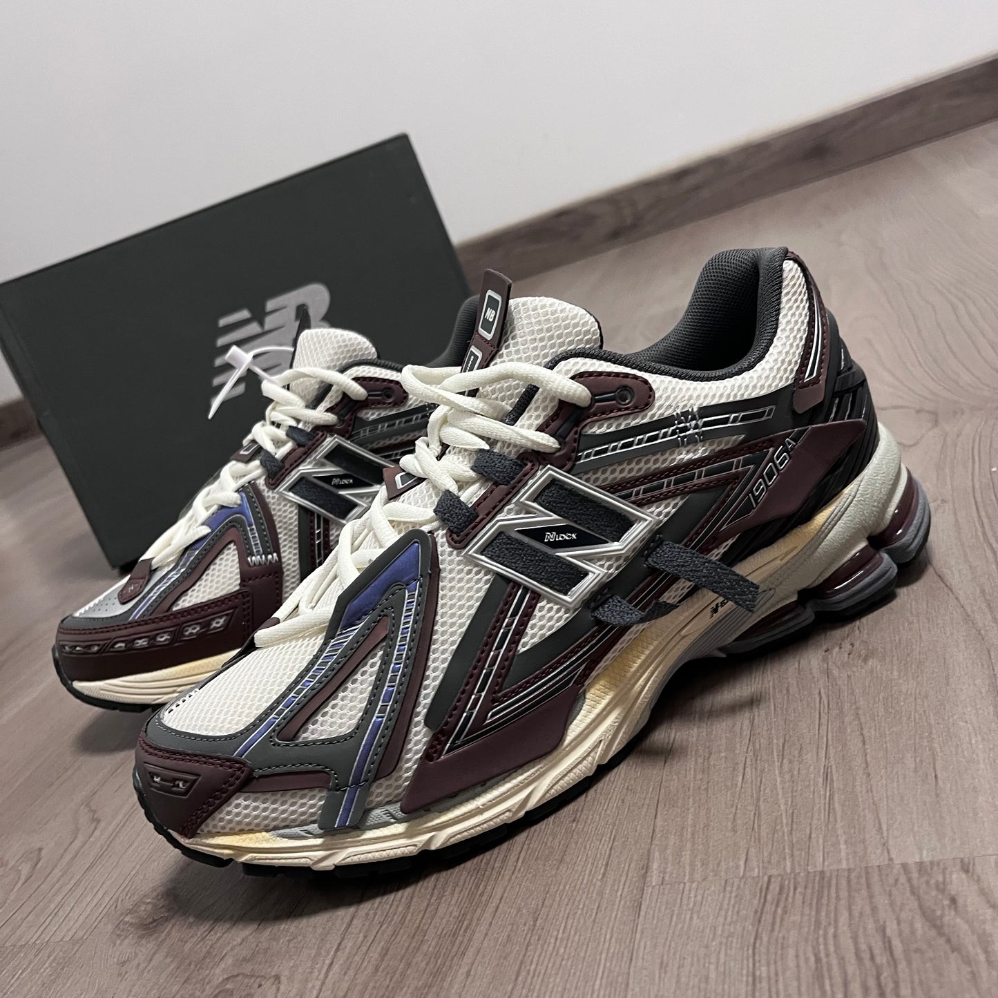 NEW BALANCE