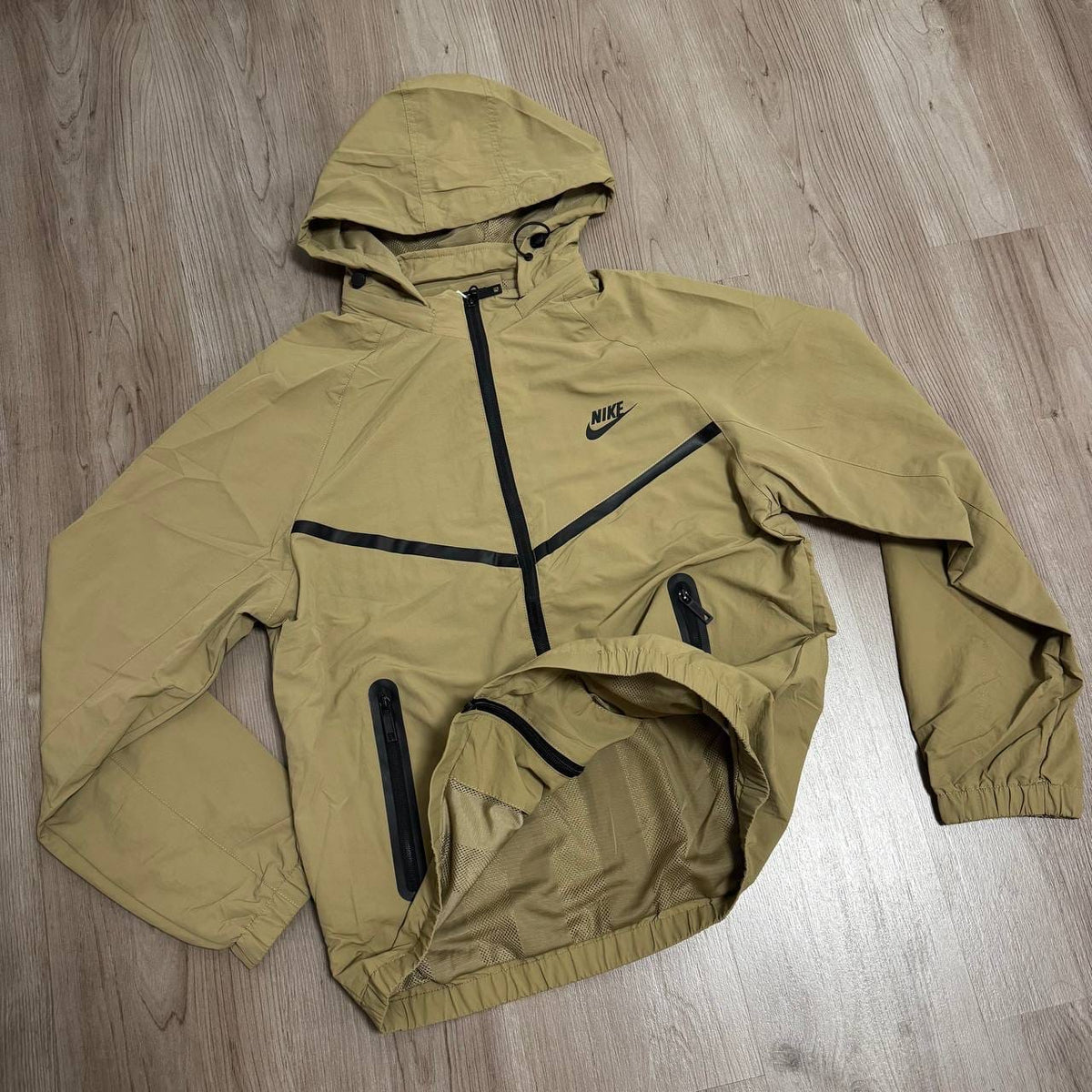 CHAQUETA NIKE TECH