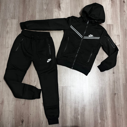 Conjunto NIKE TECH