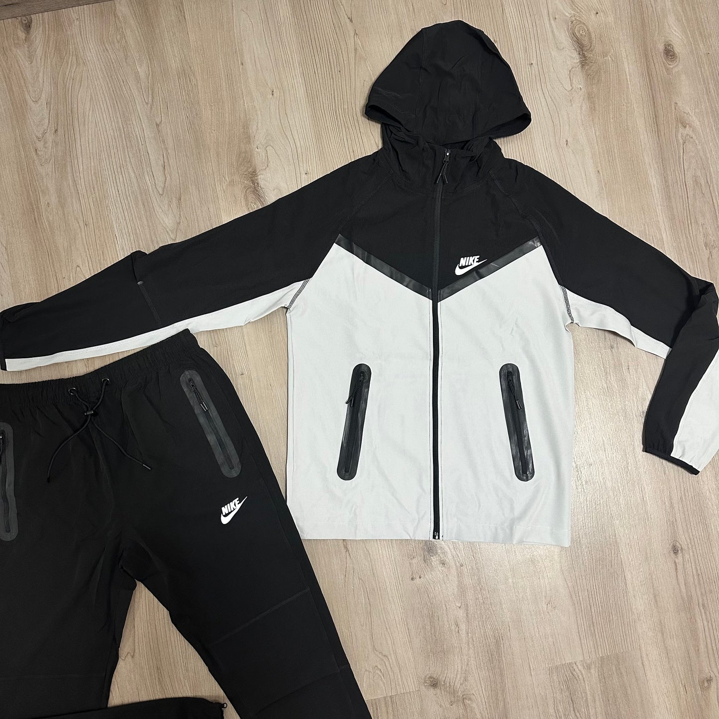 Conjunto NIKE TECH