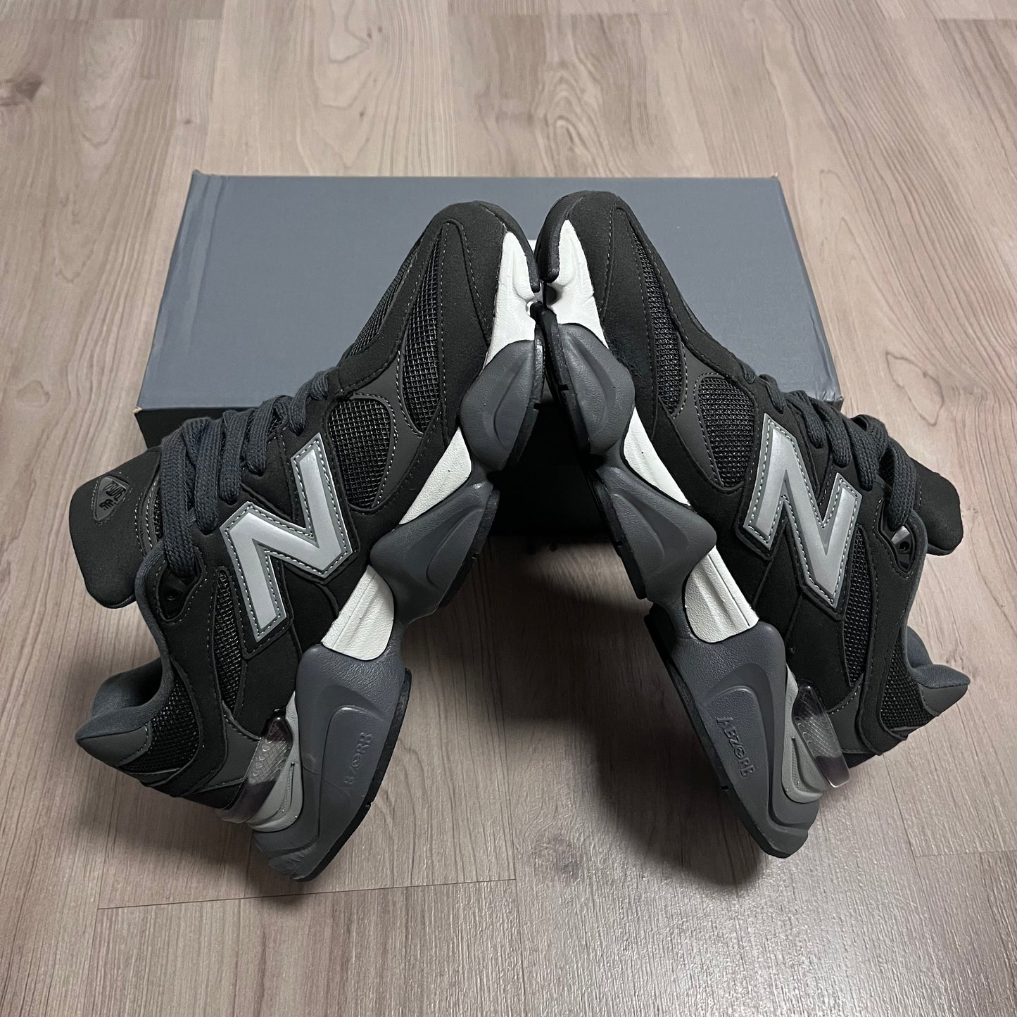NEW BALANCE BLACK
