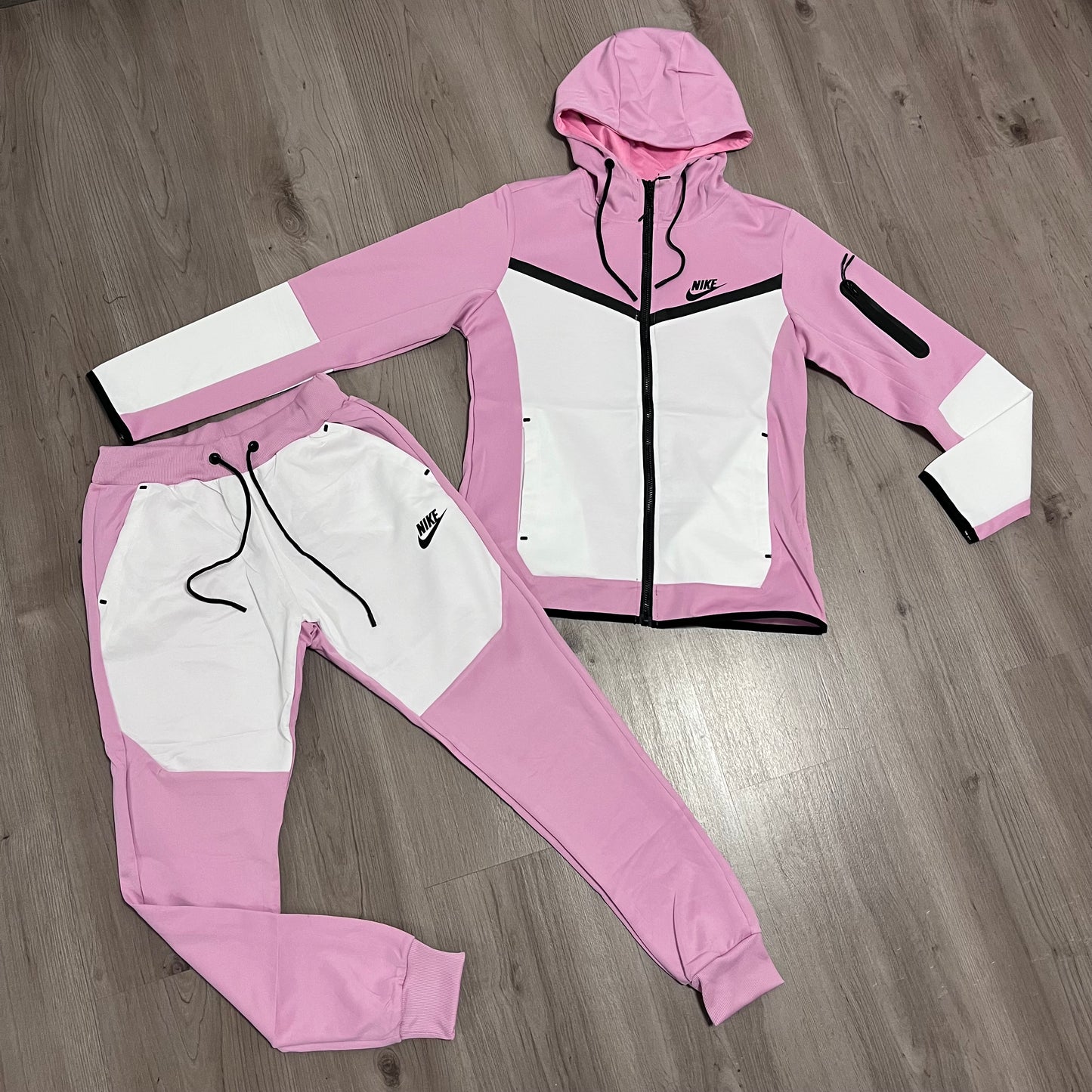 Conjunto NIKE TECH PINK WHITE