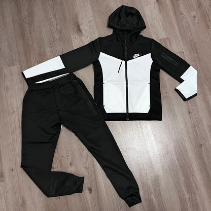 Conjunto NIKE TECH NEGRO/BLANCO