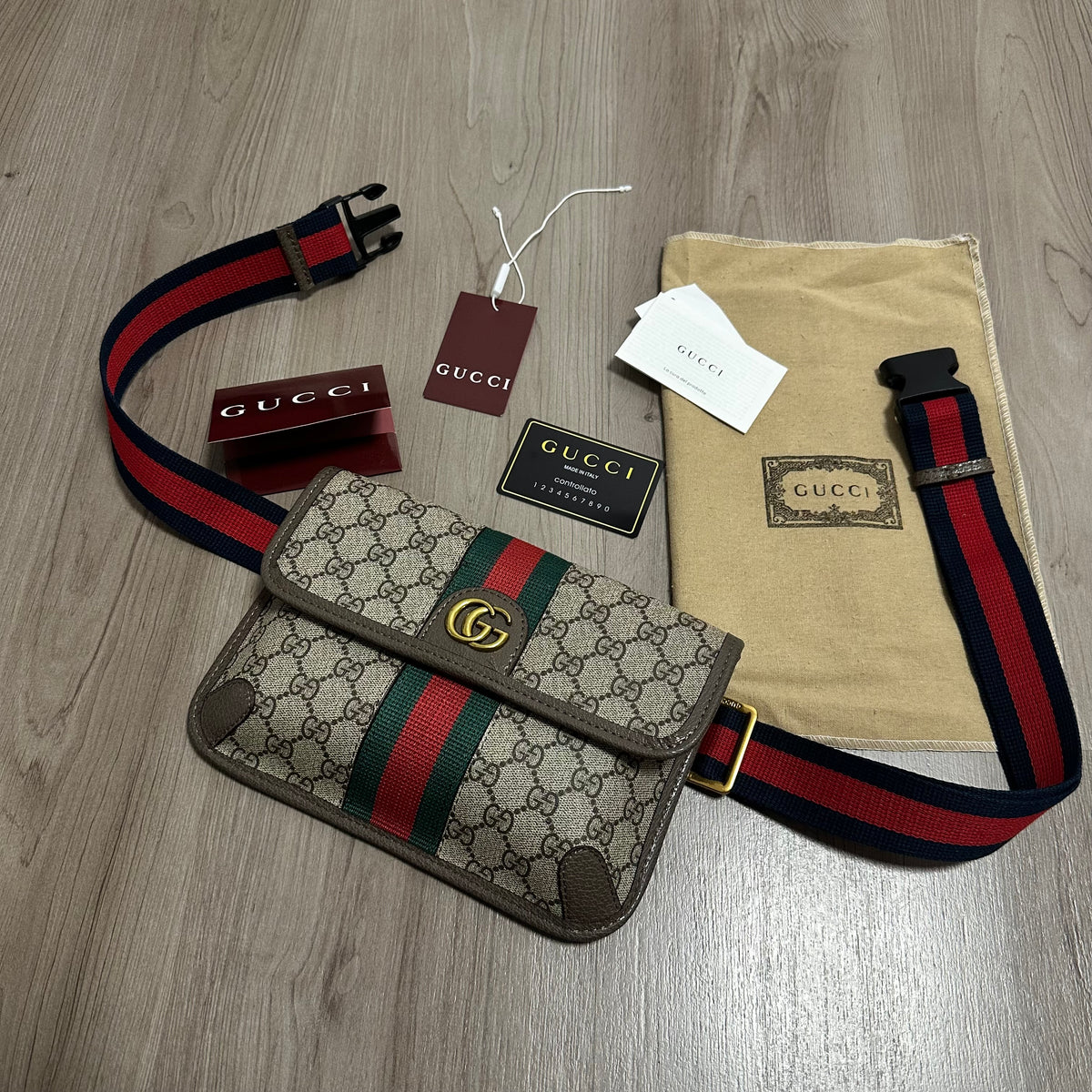 RIÑONERA GUCCI  GG