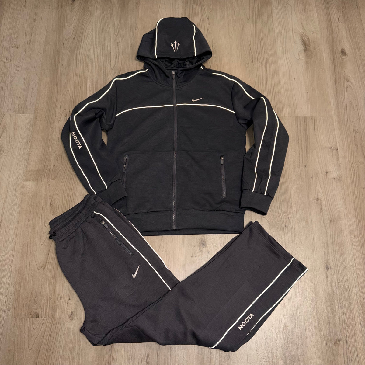 Conjunto NIKE NOCTA GRIS OSCURO