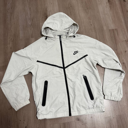 CHAQUETA NIKE TECH GRIS CLARO