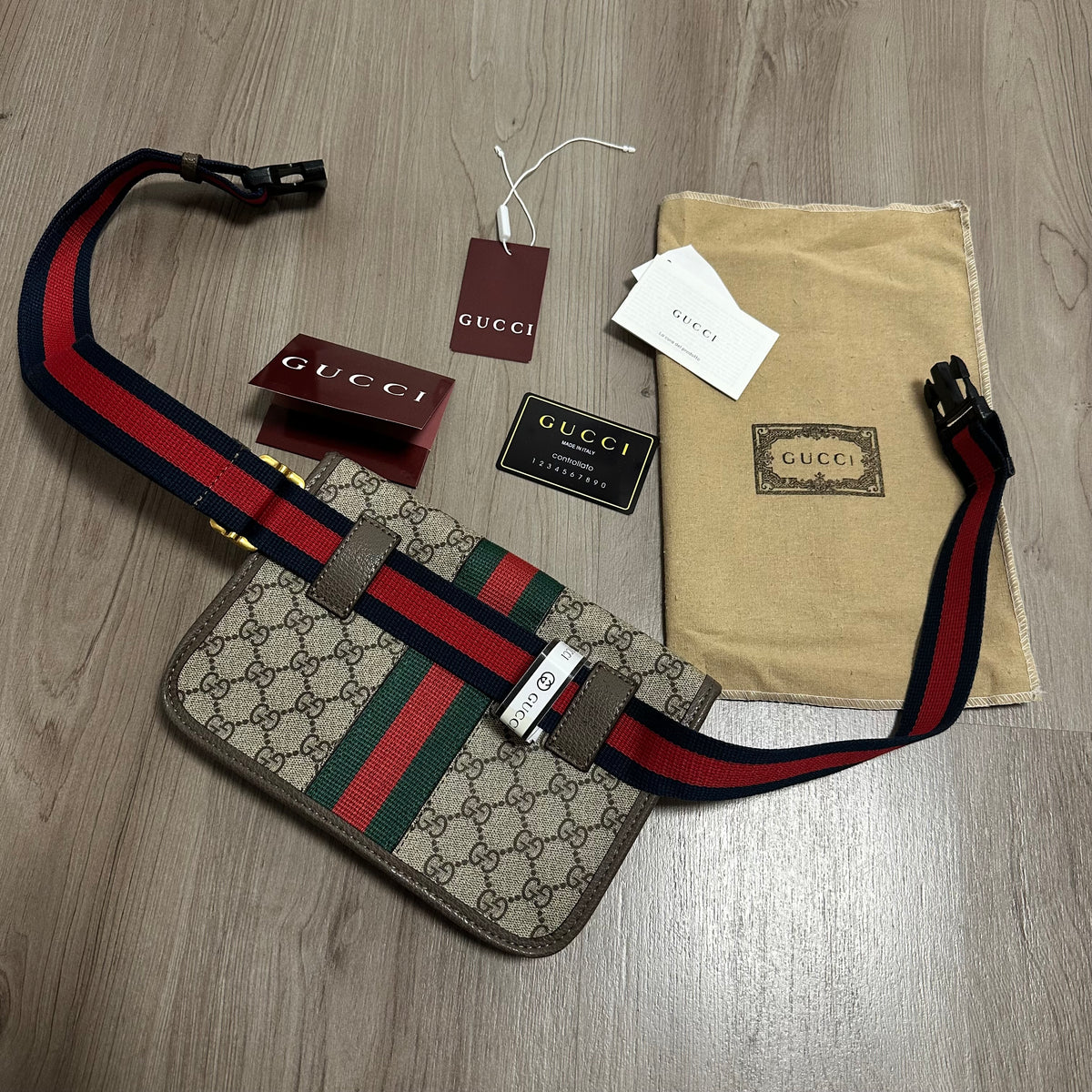 RIÑONERA GUCCI  GG