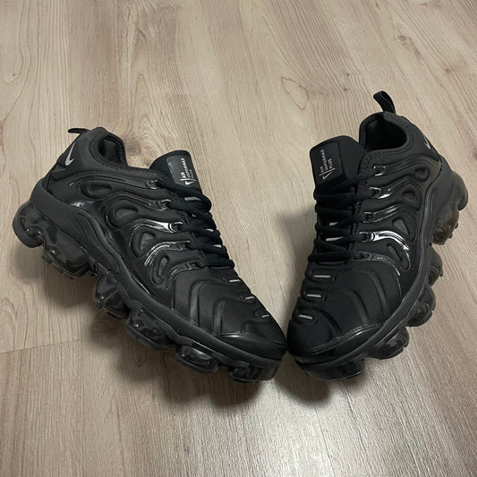 VAPORMAX PLUS ALL BLACK