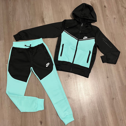 Conjunto NIKE TECH NEGRO/VERDE TURQUESA