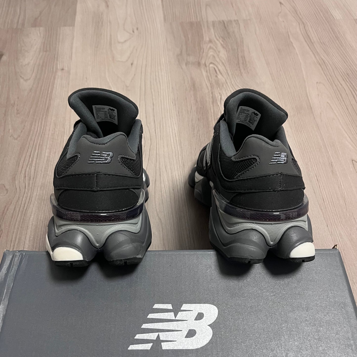NEW BALANCE BLACK