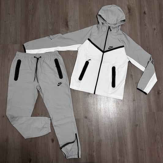 Conjunto NIKE TECH