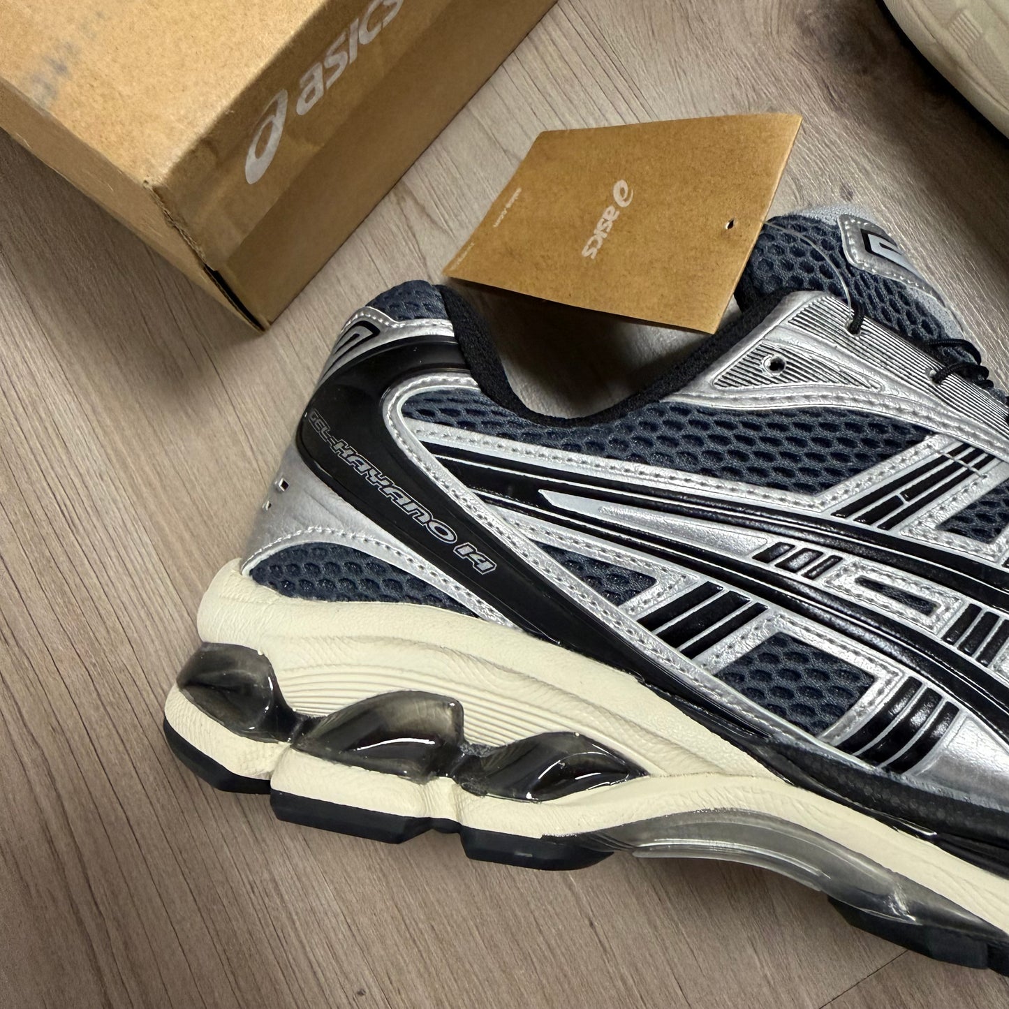 ASICS GEL KAYANO suela Beig