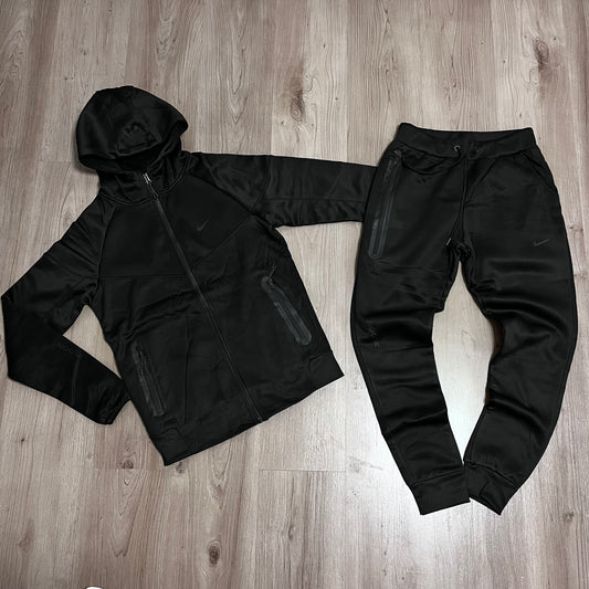 Conjunto NIKE NOCTA ALL BLACK