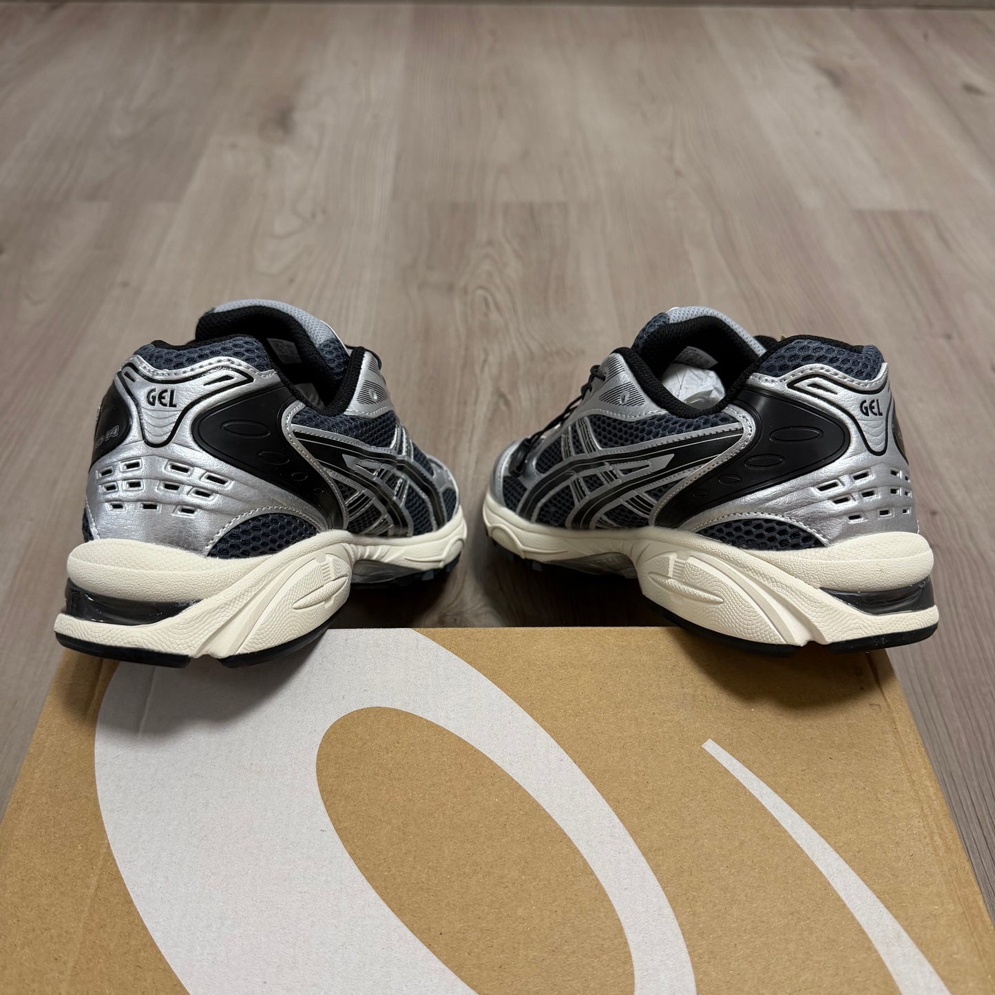 ASICS GEL KAYANO suela Beig