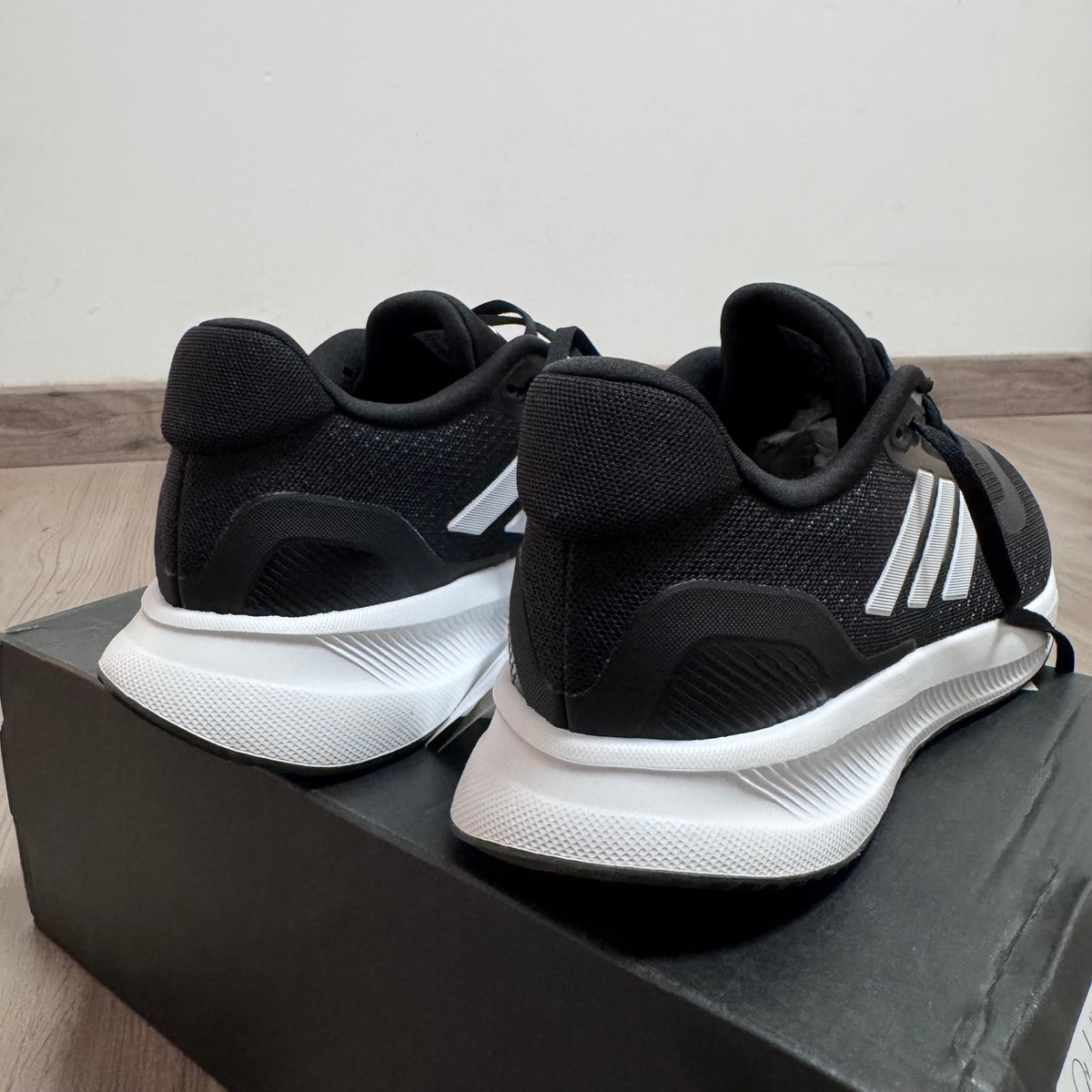 Adidas Runfalcon 5
 TALLA 39  1/3