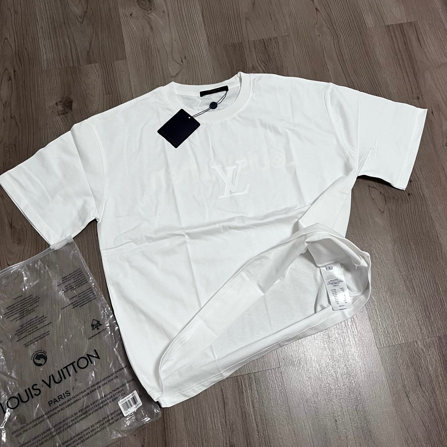 Camiseta OVERSIZE LV RELIEVE ALL WHITE