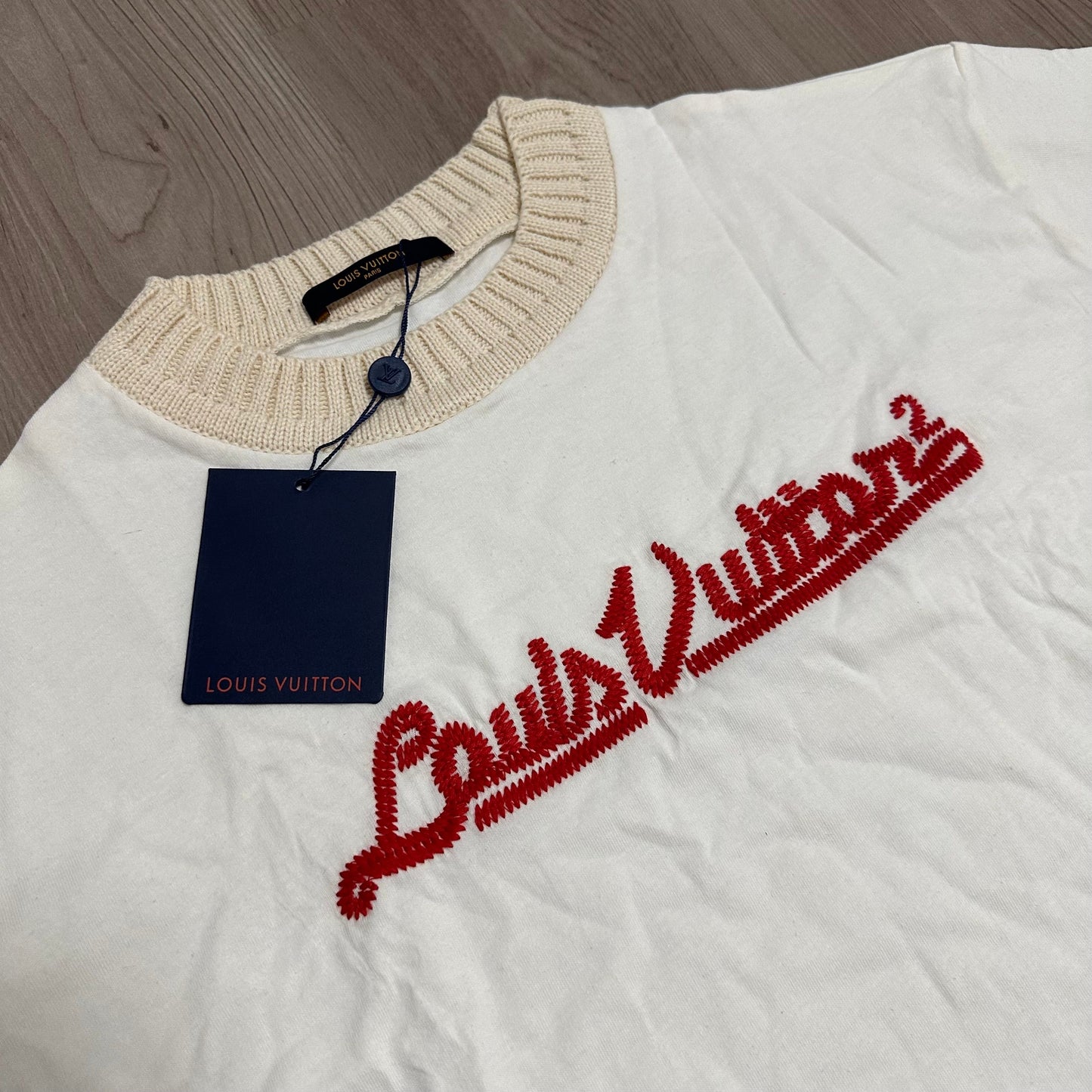Camiseta Louis Vuitton BORDADA